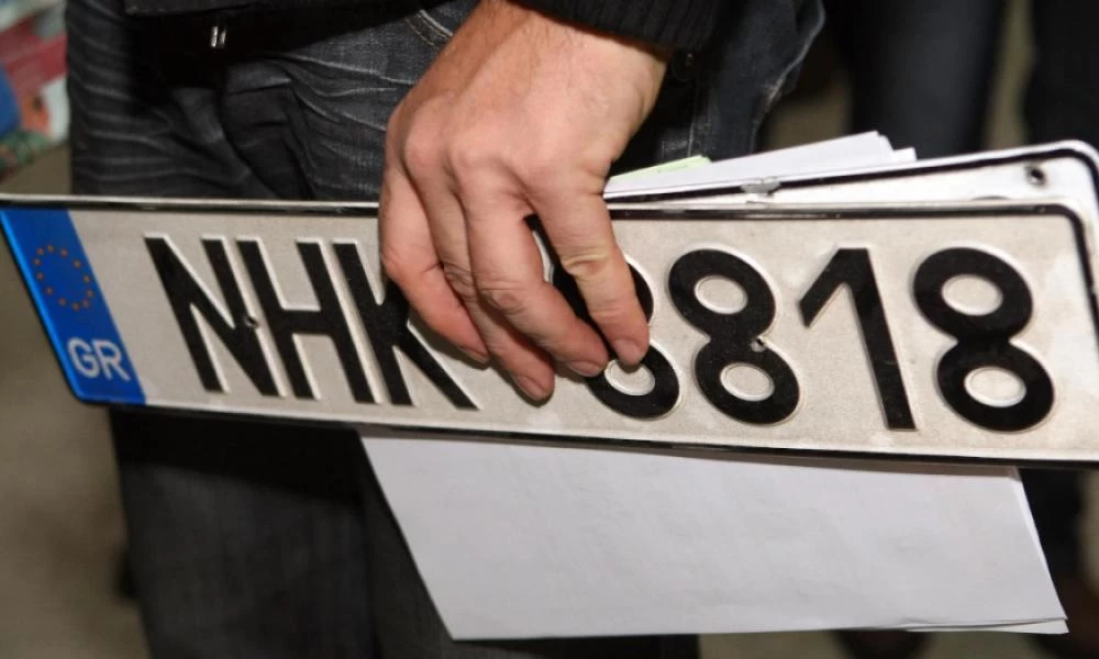 Τέλη κυκλοφορίας με τον μήνα: Πώς θα πάρετε τις πινακίδες του ΙΧ